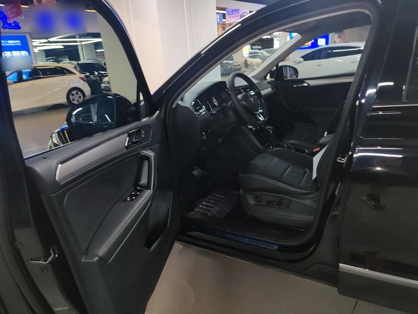 Volkswagen Tiguan L 2020 330TSI Automatic Two-Wheel Drive Panoramic Comfort Edition China VI Standard — миниатюра 24