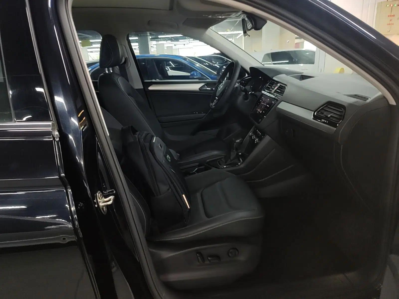 Volkswagen Tiguan L 2020 330TSI Automatic Two-Wheel Drive Panoramic Comfort Edition China VI Standard — миниатюра 25