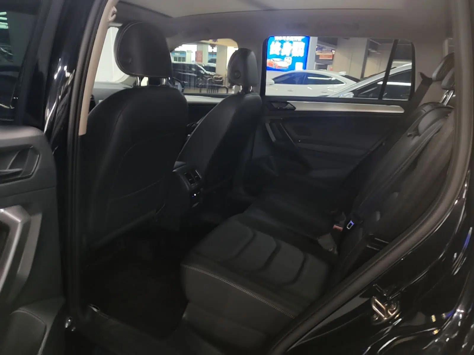 Volkswagen Tiguan L 2020 330TSI Automatic Two-Wheel Drive Panoramic Comfort Edition China VI Standard — миниатюра 26