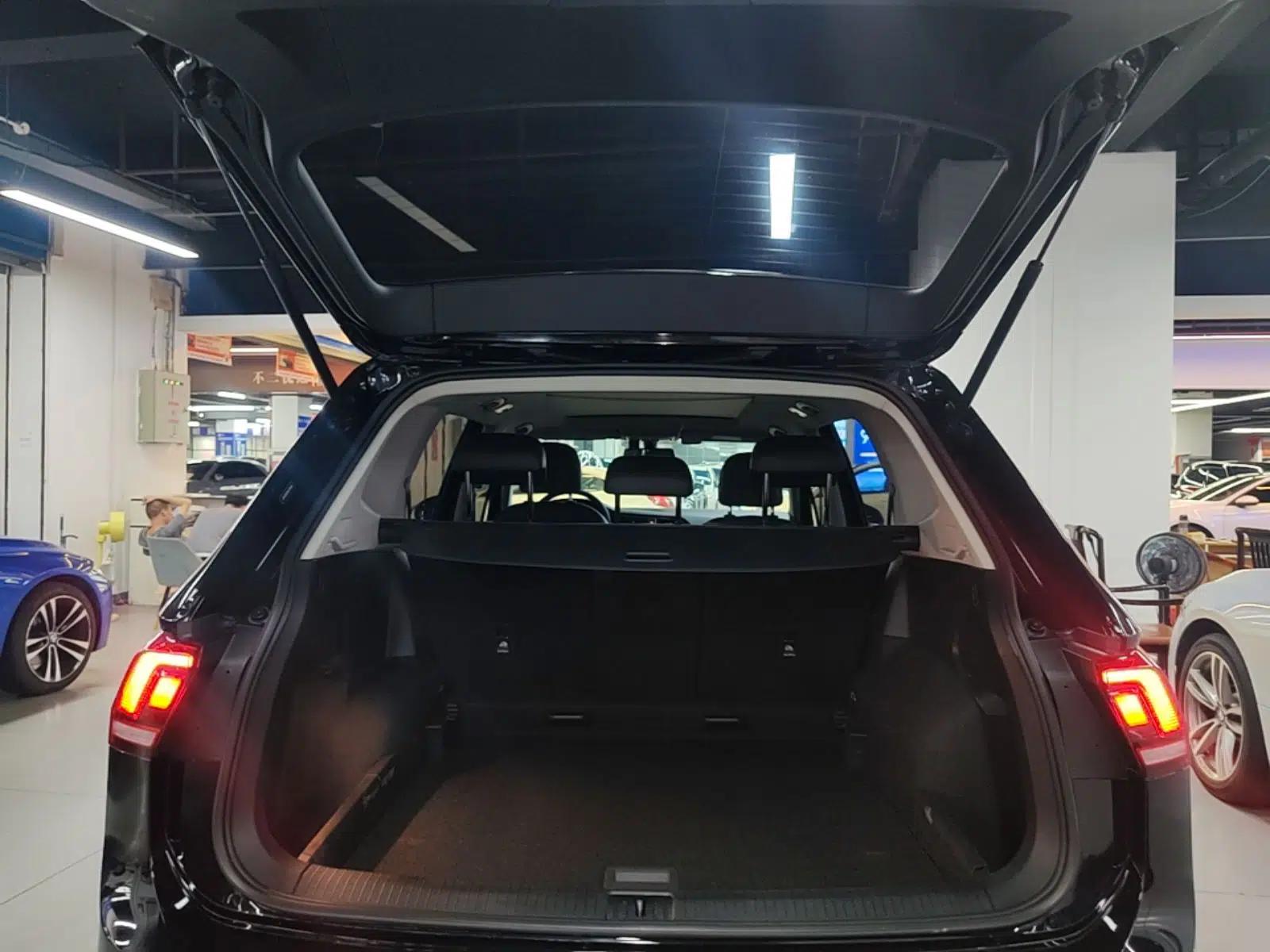 Volkswagen Tiguan L 2020 330TSI Automatic Two-Wheel Drive Panoramic Comfort Edition China VI Standard — миниатюра 28