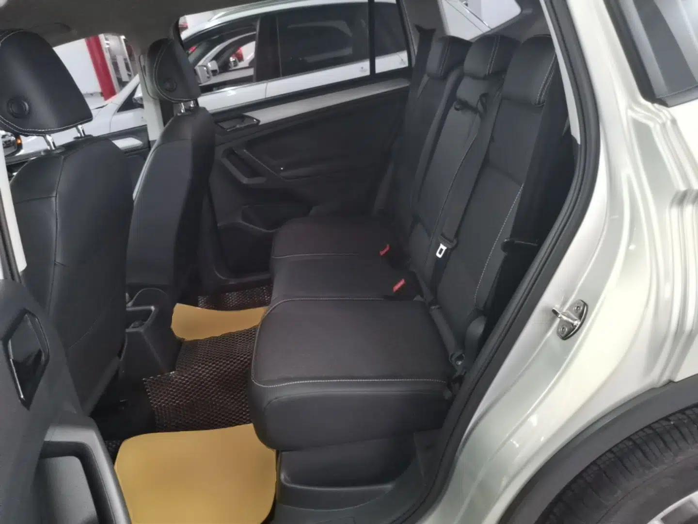 Volkswagen Tiguan L 2018 330TSI Automatic Two-Wheel Drive Luxury Edition — миниатюра 20