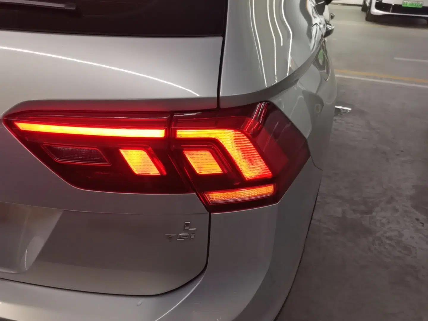 Volkswagen Tiguan L 2018 330TSI Automatic Two-Wheel Drive Luxury Edition — миниатюра 9