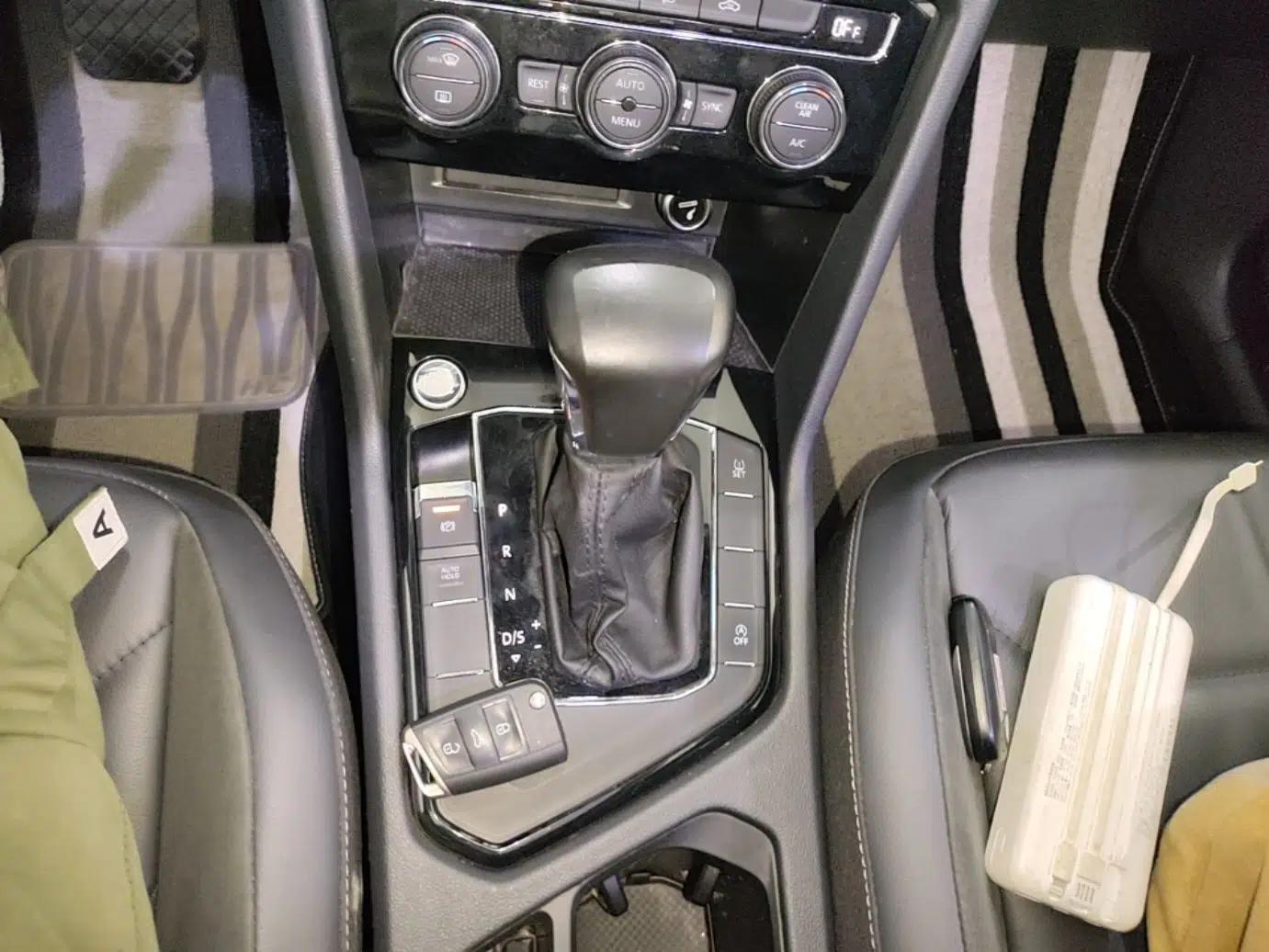 Volkswagen Tiguan L 2019 330TSI Automatic Two-Wheel Drive Panoramic Comfort Edition China V Standard — миниатюра 16