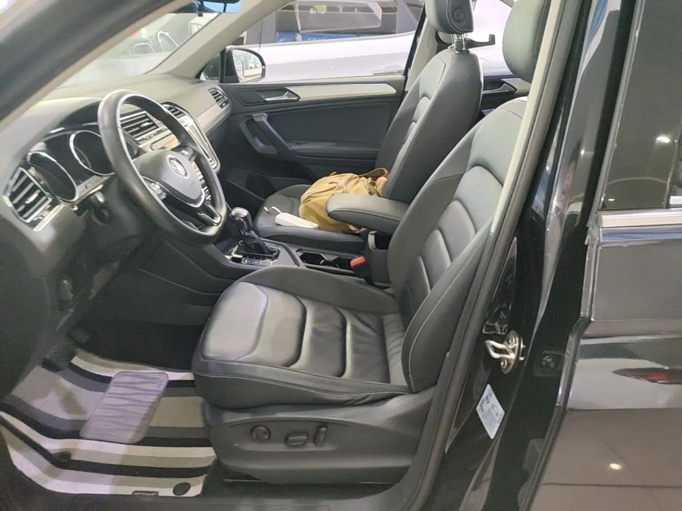 Volkswagen Tiguan L 2019 330TSI Automatic Two-Wheel Drive Panoramic Comfort Edition China V Standard — миниатюра 17