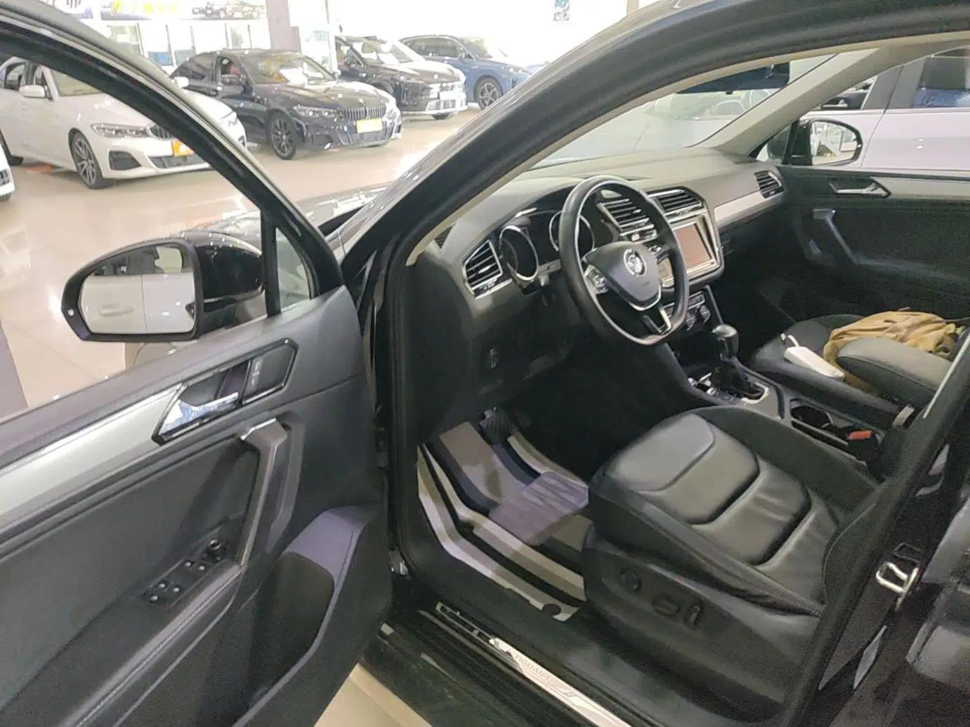 Volkswagen Tiguan L 2019 330TSI Automatic Two-Wheel Drive Panoramic Comfort Edition China V Standard — миниатюра 18