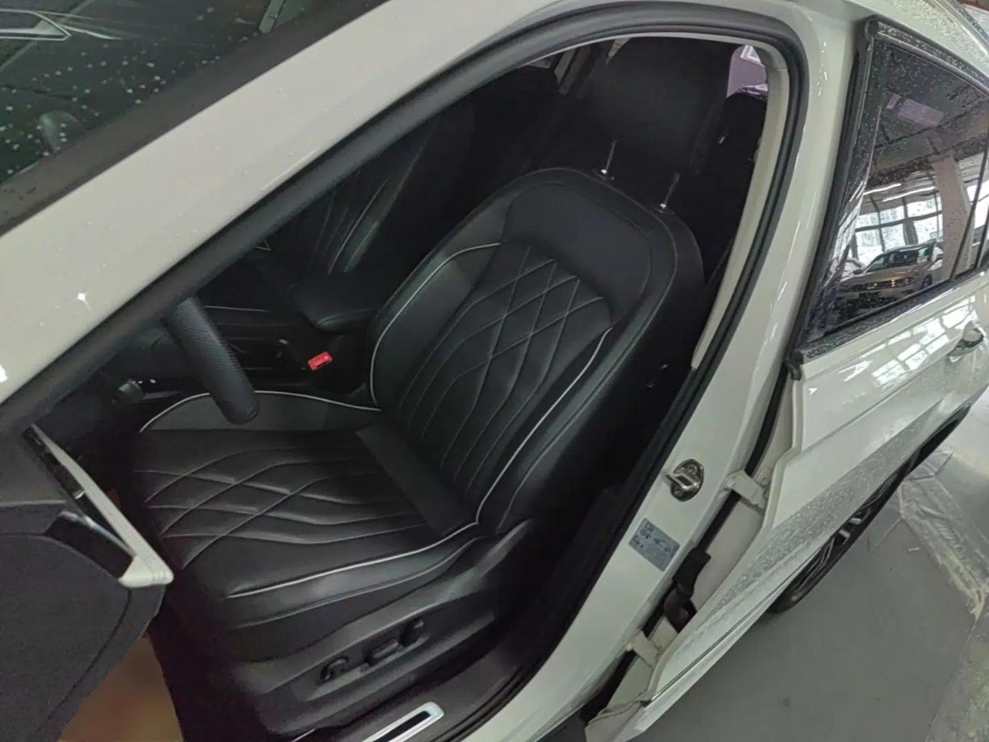 Volkswagen Tiguan L 2022 330TSI Automatic Two-Wheel Drive R-Line Enhanced Edition — миниатюра 17