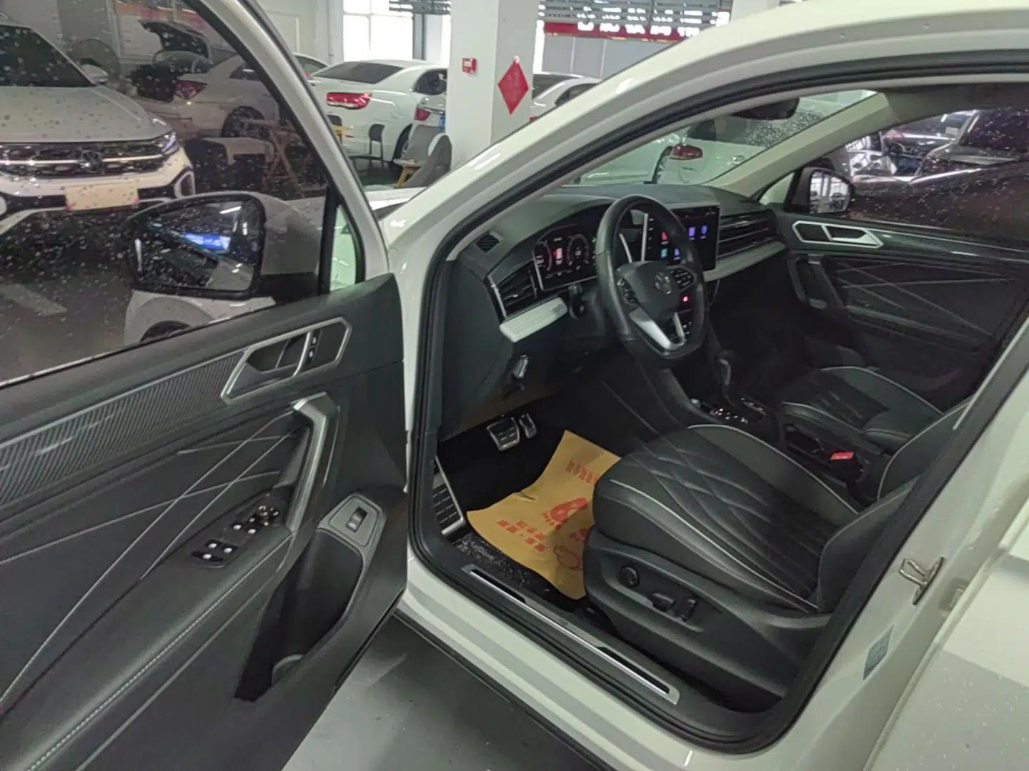 Volkswagen Tiguan L 2022 330TSI Automatic Two-Wheel Drive R-Line Enhanced Edition — миниатюра 18
