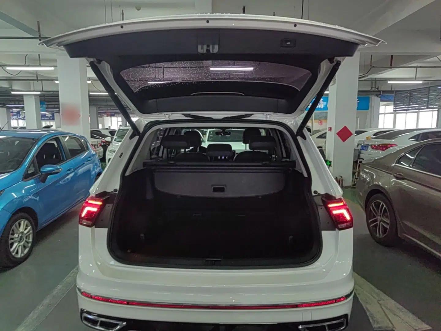 Volkswagen Tiguan L 2022 330TSI Automatic Two-Wheel Drive R-Line Enhanced Edition — миниатюра 22