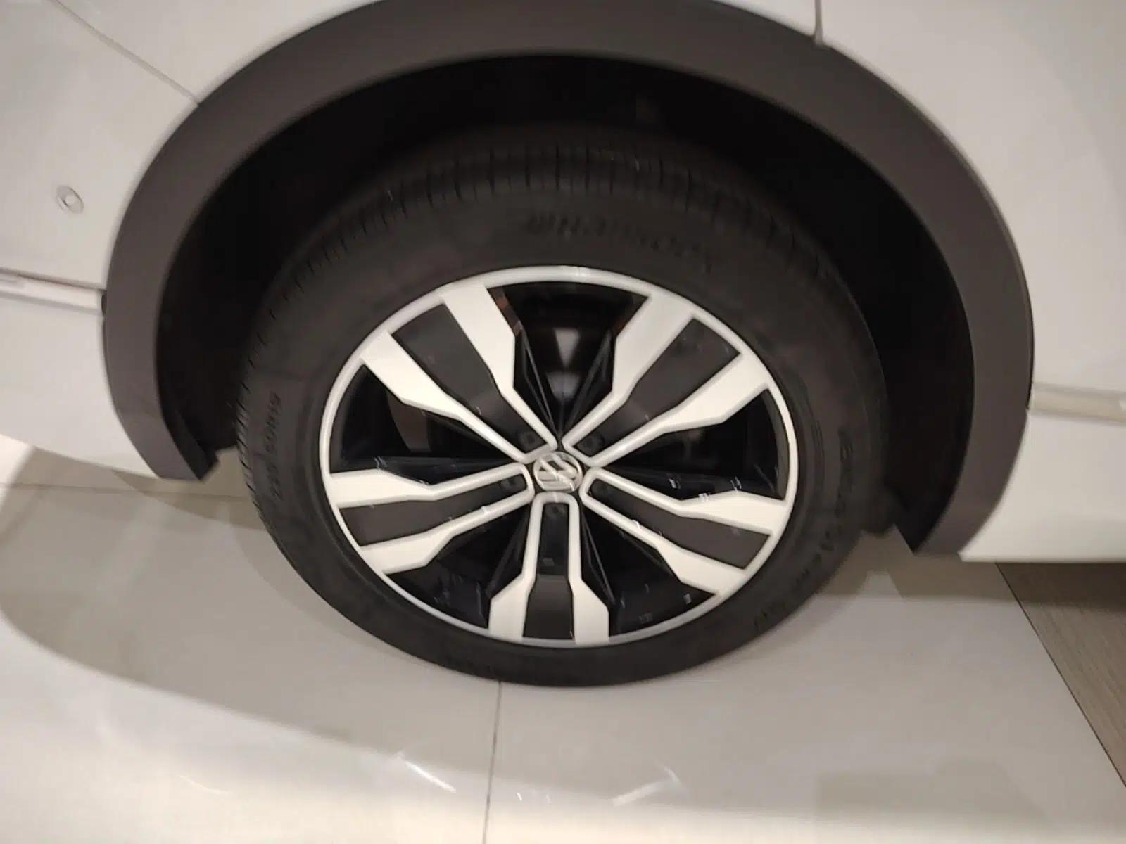 Volkswagen Tiguan L 2022 330TSI Automatic Two-Wheel Drive R-Line Enhanced Edition — миниатюра 11