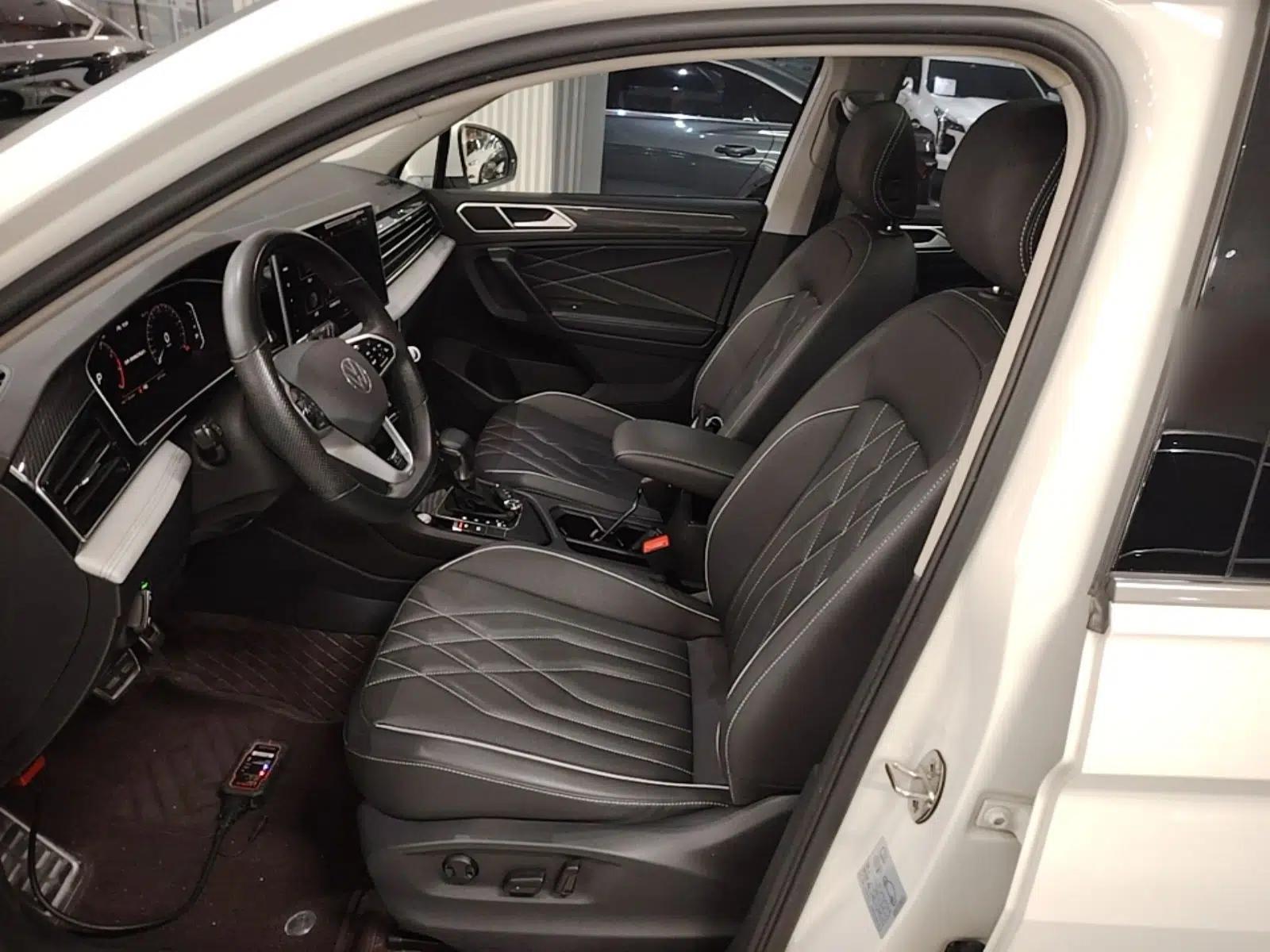 Volkswagen Tiguan L 2022 330TSI Automatic Two-Wheel Drive R-Line Enhanced Edition — миниатюра 17