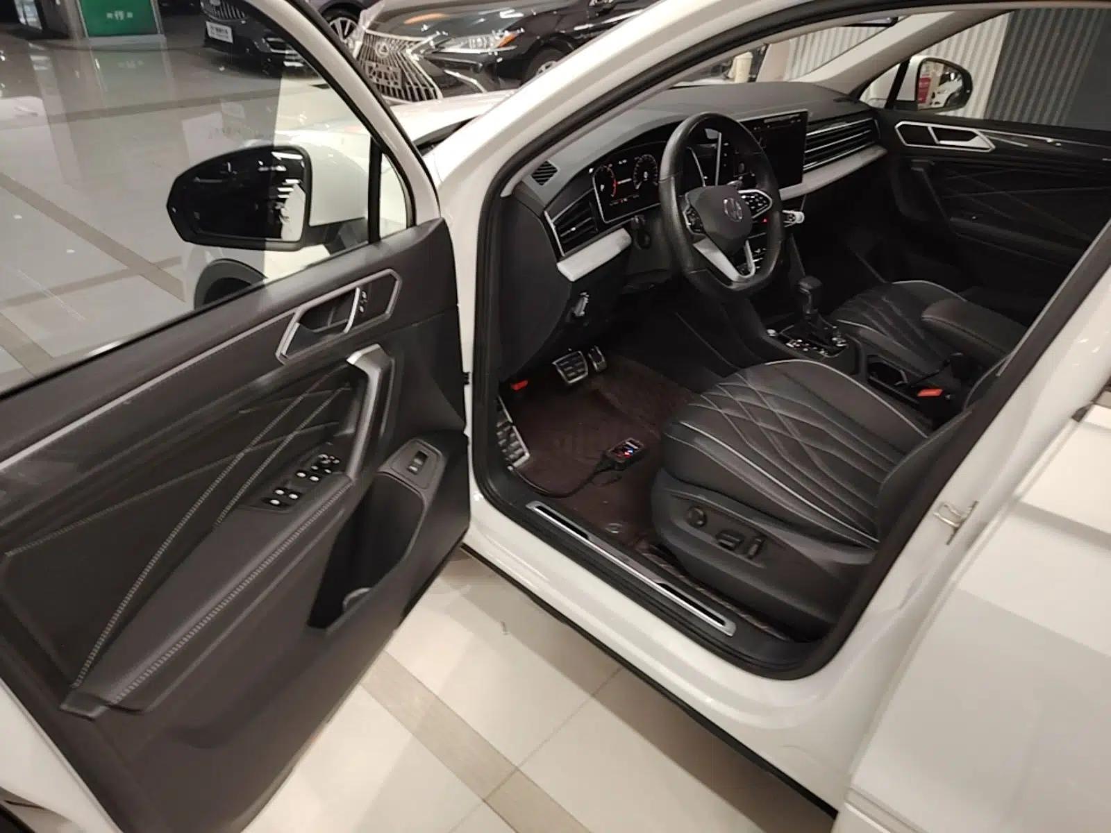 Volkswagen Tiguan L 2022 330TSI Automatic Two-Wheel Drive R-Line Enhanced Edition — миниатюра 18