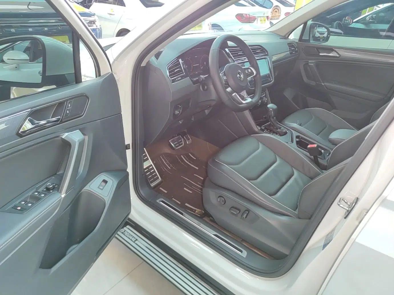 Volkswagen Tiguan L 2021 330TSI Automatic Two-Wheel Drive R-Line Flagship Edition — миниатюра 18