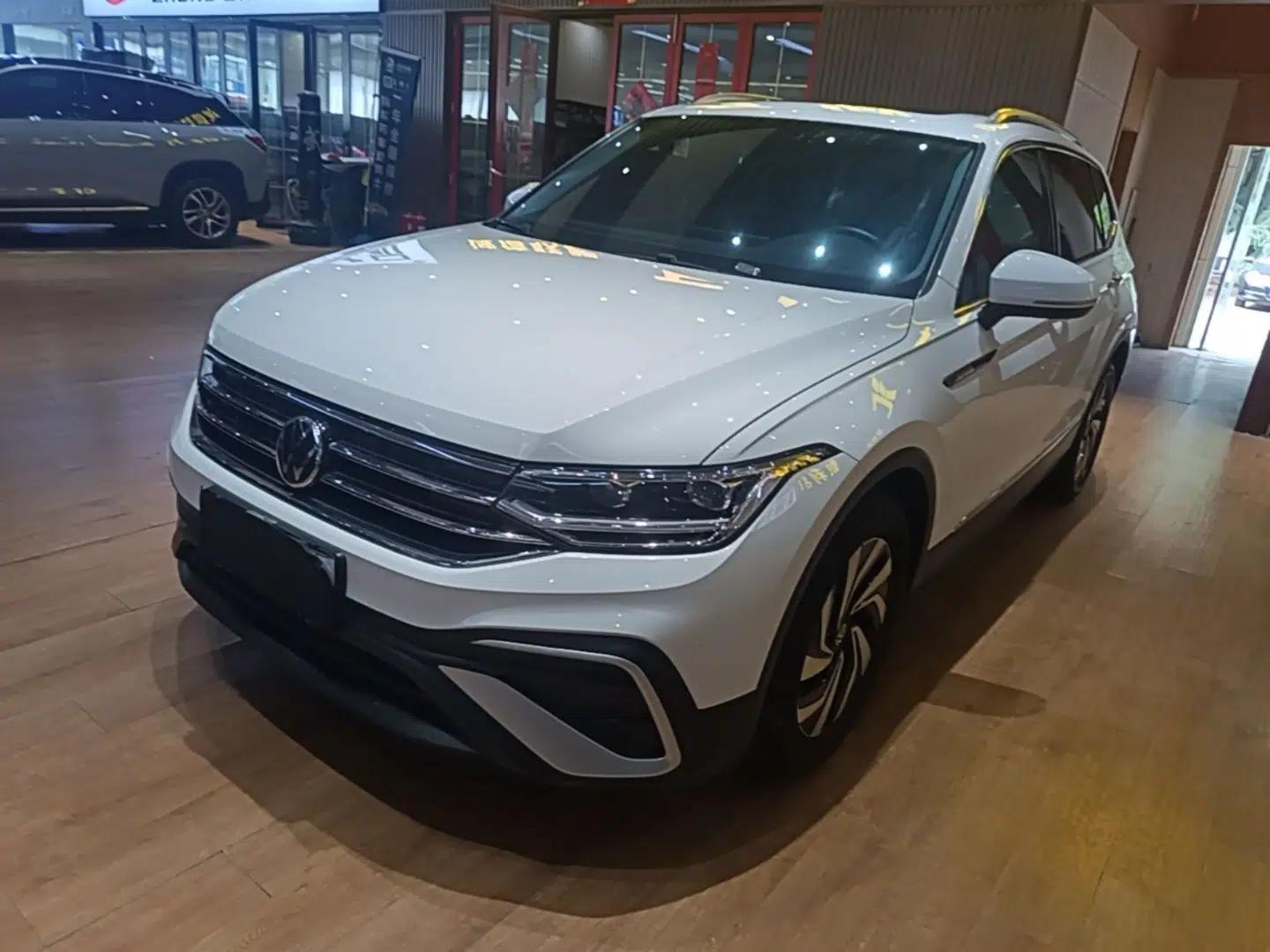 Volkswagen Tiguan L 2022 330TSI Automatic Two-Wheel Drive Smart Edition — миниатюра 1