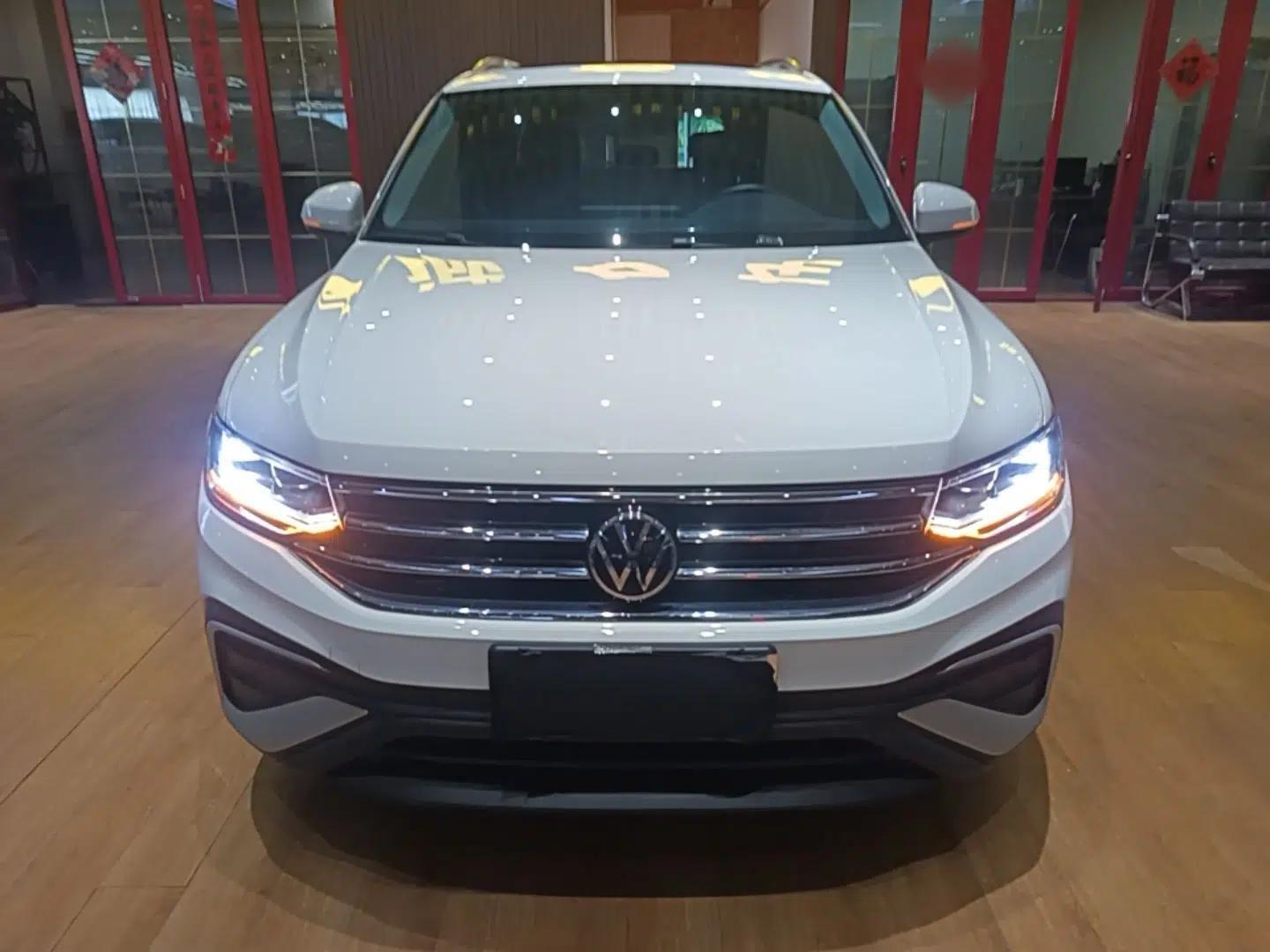 Volkswagen Tiguan L 2022 330TSI Automatic Two-Wheel Drive Smart Edition — миниатюра 2