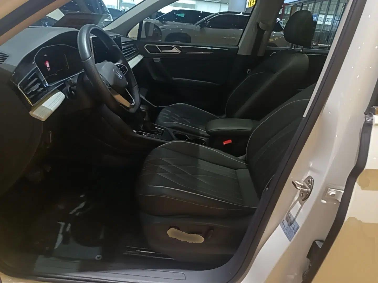 Volkswagen Tiguan L 2022 330TSI Automatic Two-Wheel Drive Smart Edition — миниатюра 17