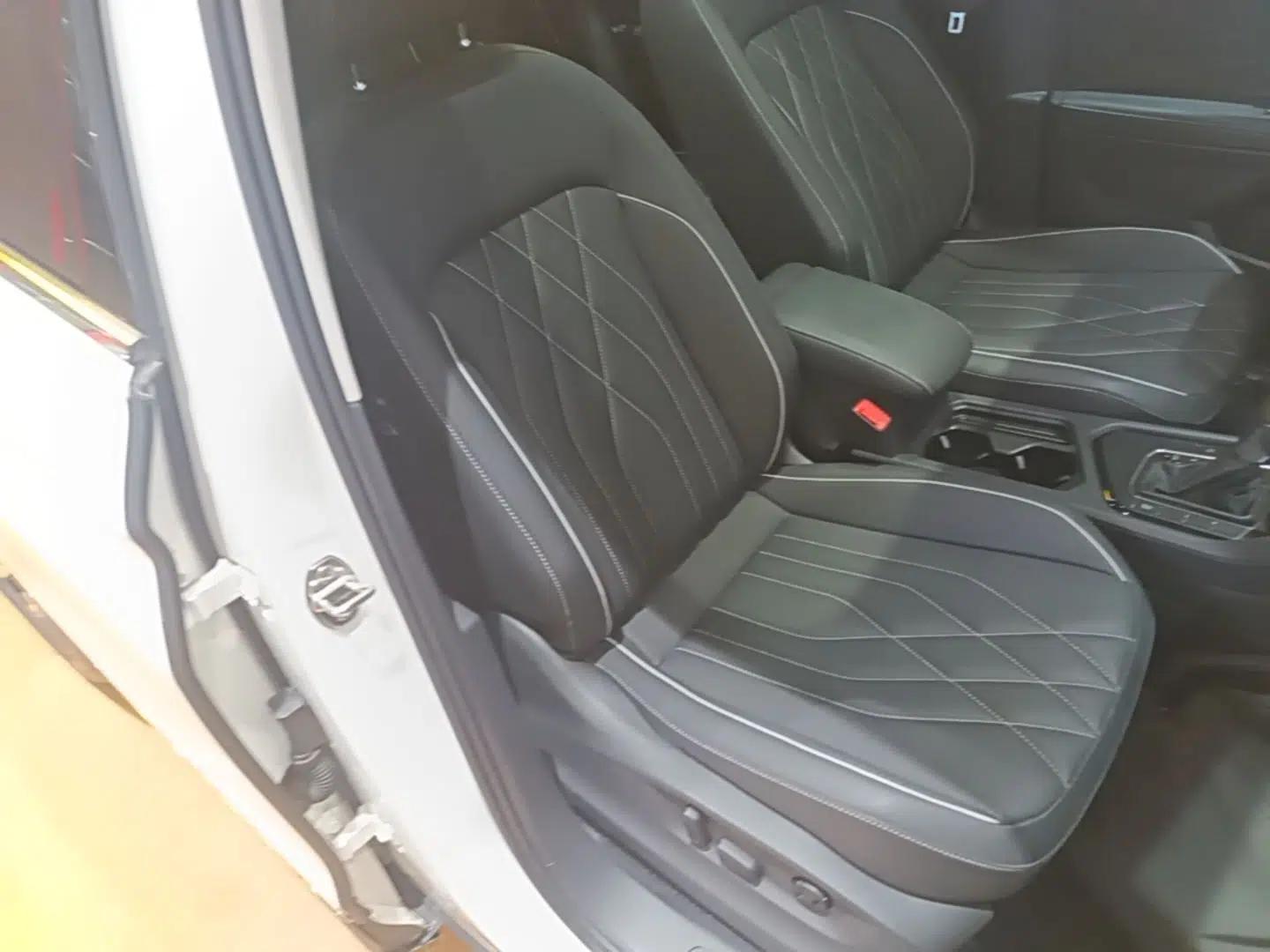 Volkswagen Tiguan L 2022 330TSI Automatic Two-Wheel Drive Smart Edition — миниатюра 19