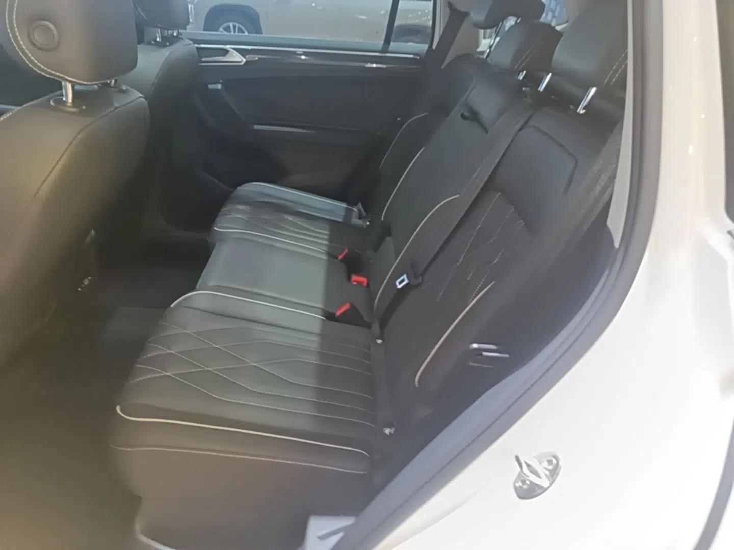 Volkswagen Tiguan L 2022 330TSI Automatic Two-Wheel Drive Smart Edition — миниатюра 20