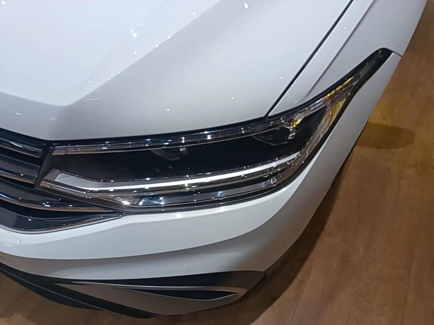 Volkswagen Tiguan L 2022 330TSI Automatic Two-Wheel Drive Smart Edition — миниатюра 8