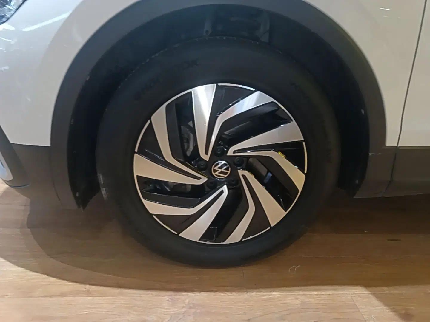 Volkswagen Tiguan L 2022 330TSI Automatic Two-Wheel Drive Smart Edition — миниатюра 10