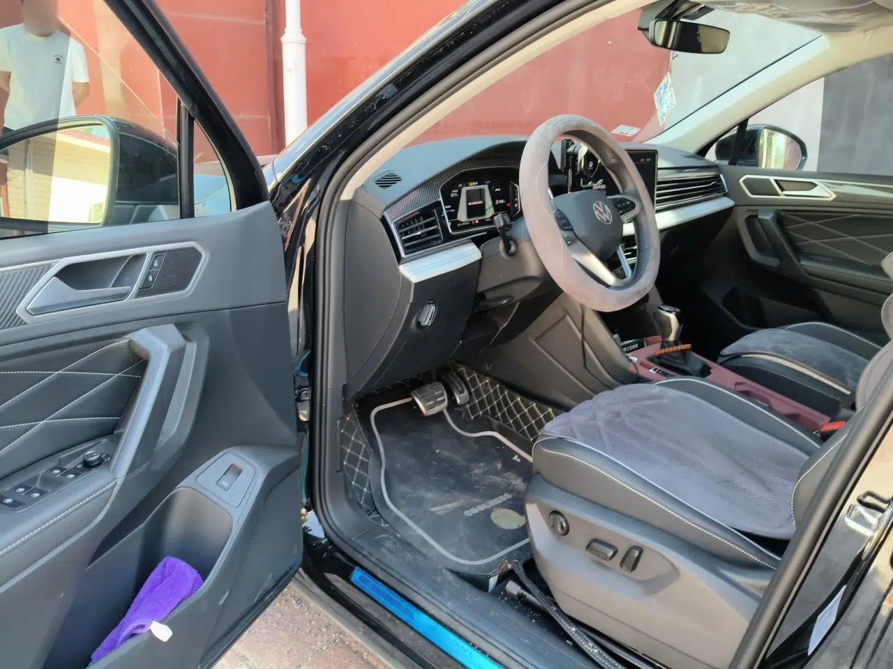 Volkswagen Tiguan L 2024 Outstanding Model 330TSI Automatic Two-Wheel Drive R-Line Dragon Glory Edition — миниатюра 16