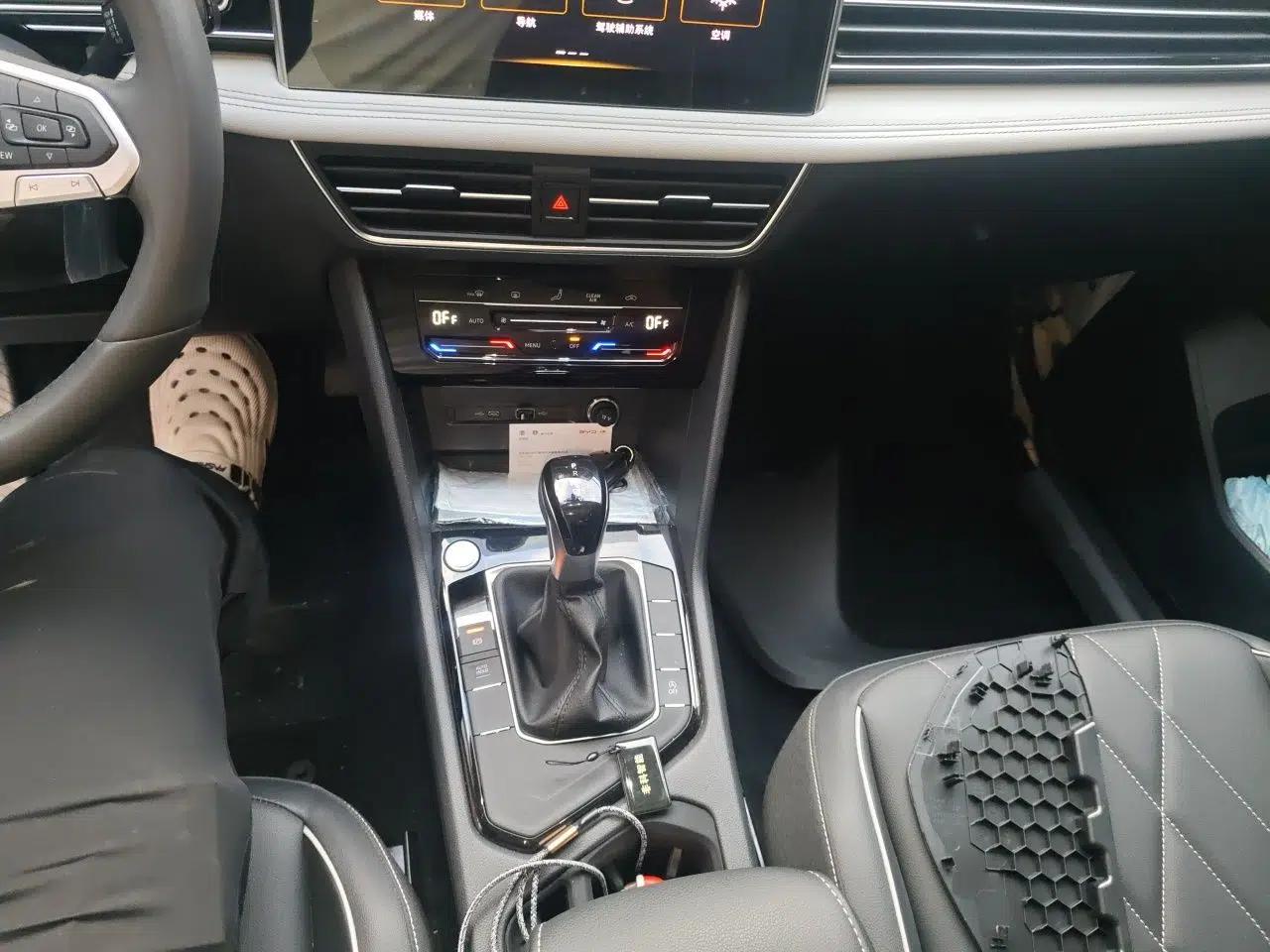 Volkswagen Tiguan L 2024 300TSI Automatic Two-Wheel Drive Smart Edition — миниатюра 14
