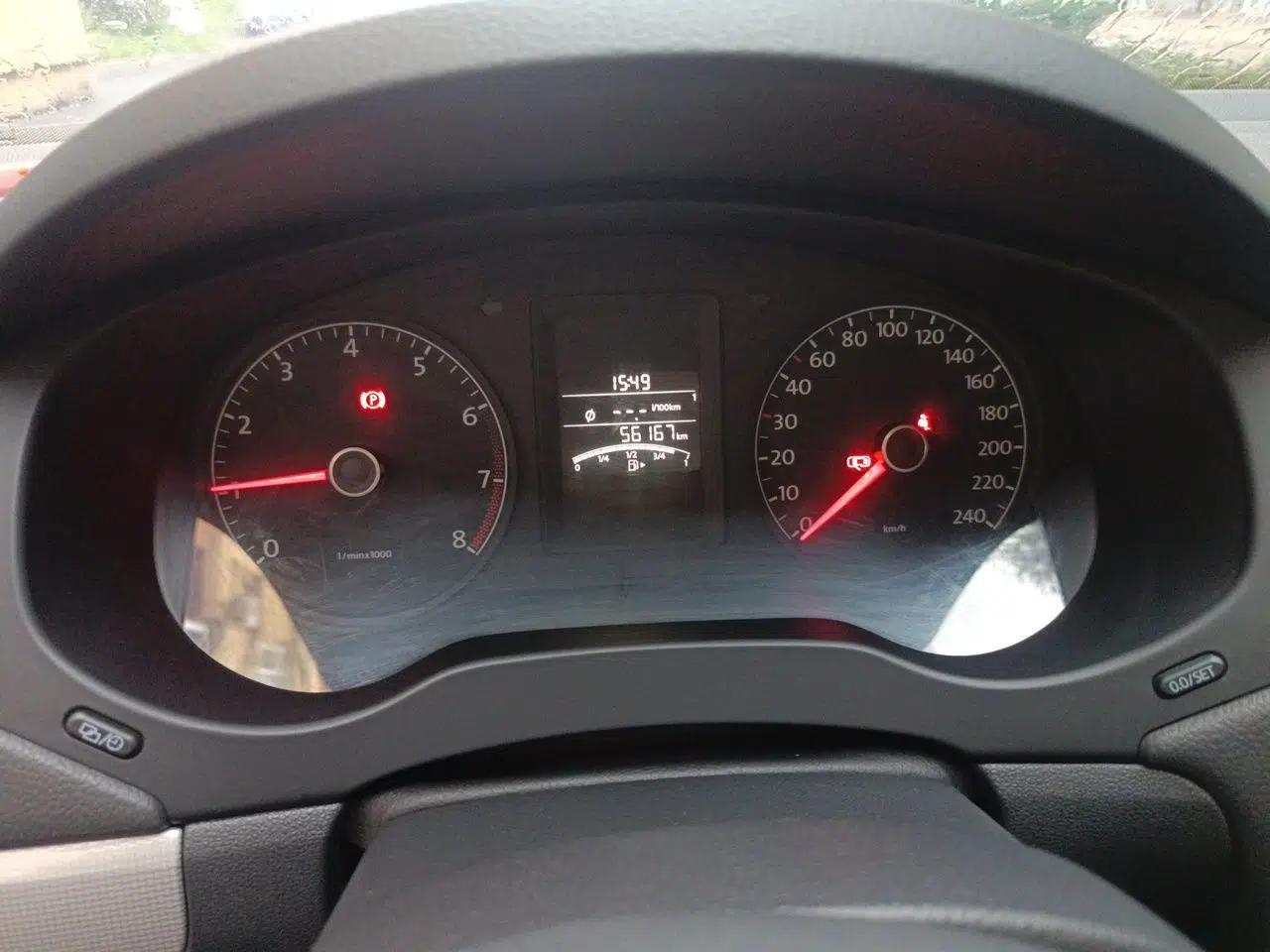 Volkswagen Sagitar 2014 1.6L Manual Comfort Model — миниатюра 11
