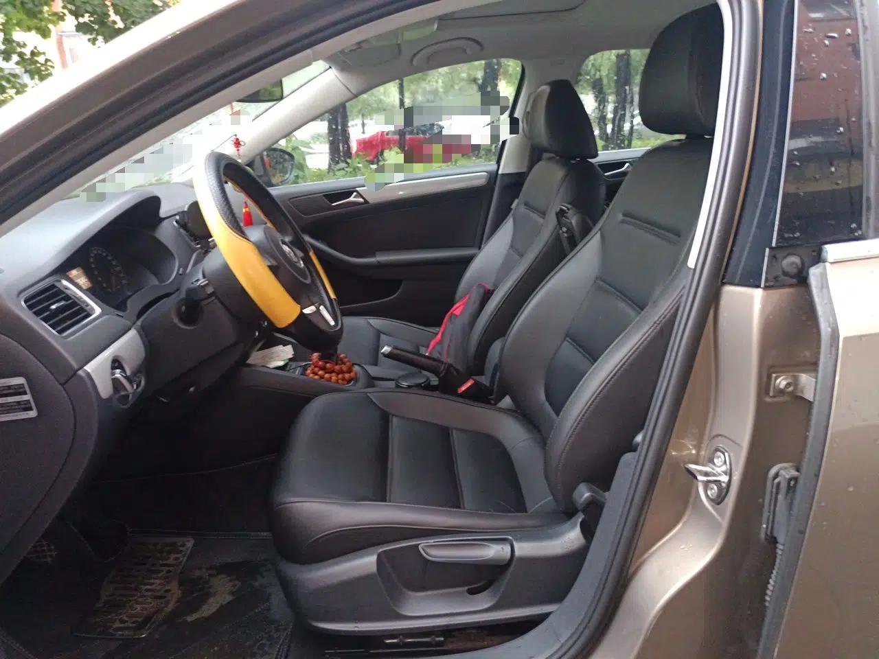 Volkswagen Sagitar 2014 1.6L Manual Comfort Model — миниатюра 15