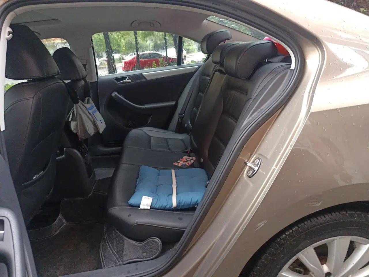 Volkswagen Sagitar 2014 1.6L Manual Comfort Model — миниатюра 17