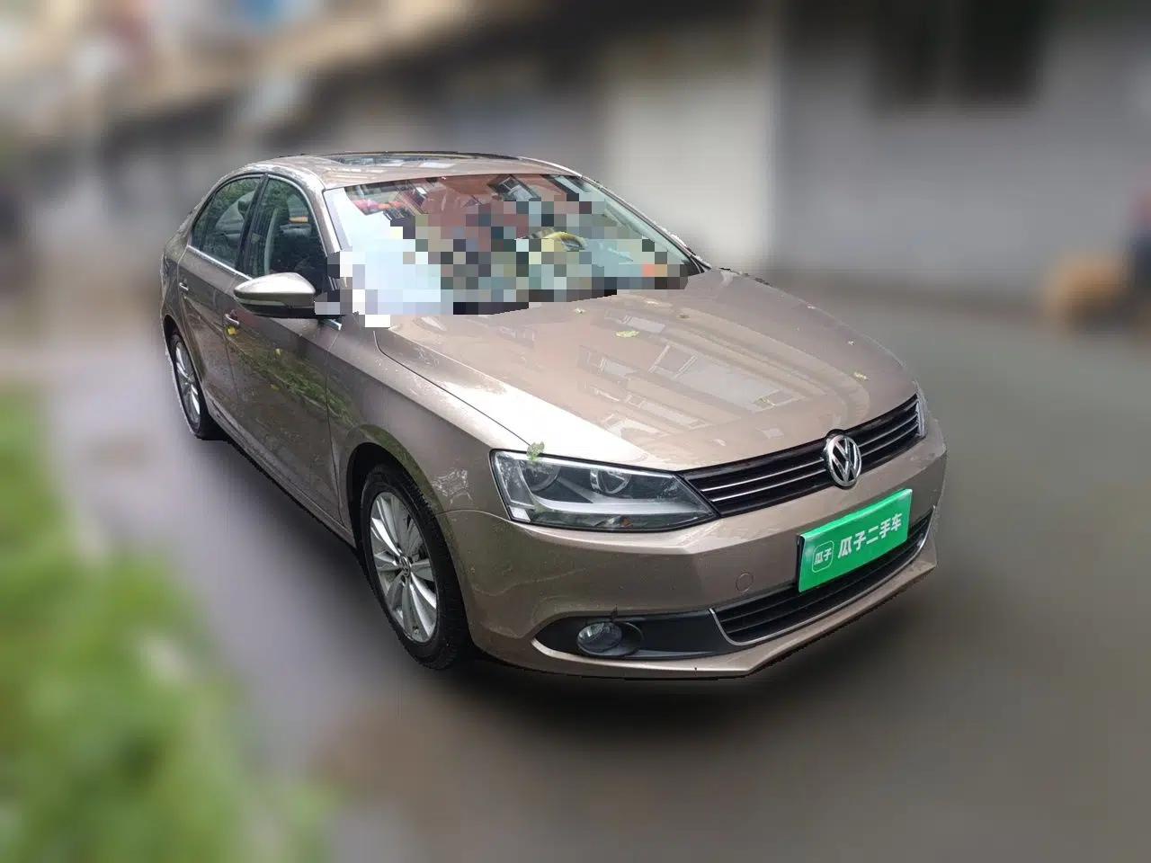 Volkswagen Sagitar 2014 1.6L Manual Comfort Model — миниатюра 3