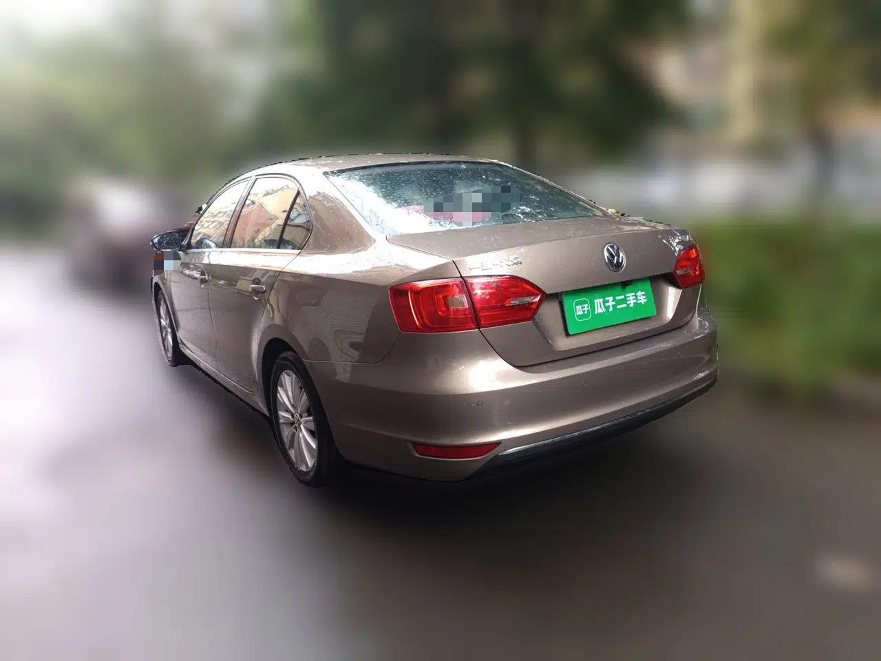 Volkswagen Sagitar 2014 1.6L Manual Comfort Model — миниатюра 4