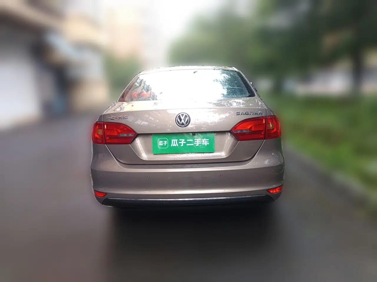 Volkswagen Sagitar 2014 1.6L Manual Comfort Model — миниатюра 5