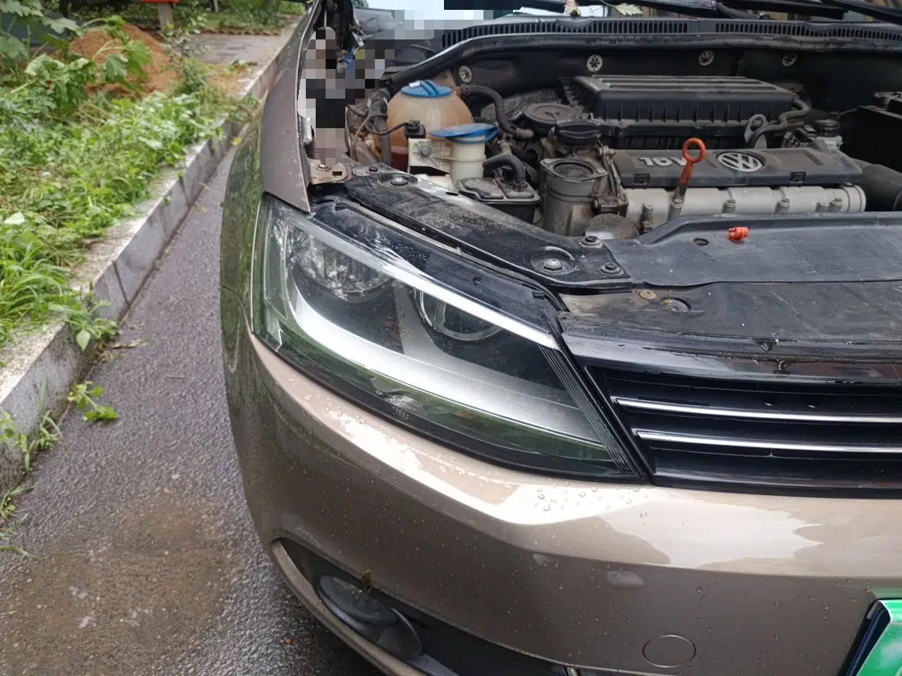 Volkswagen Sagitar 2014 1.6L Manual Comfort Model — миниатюра 7