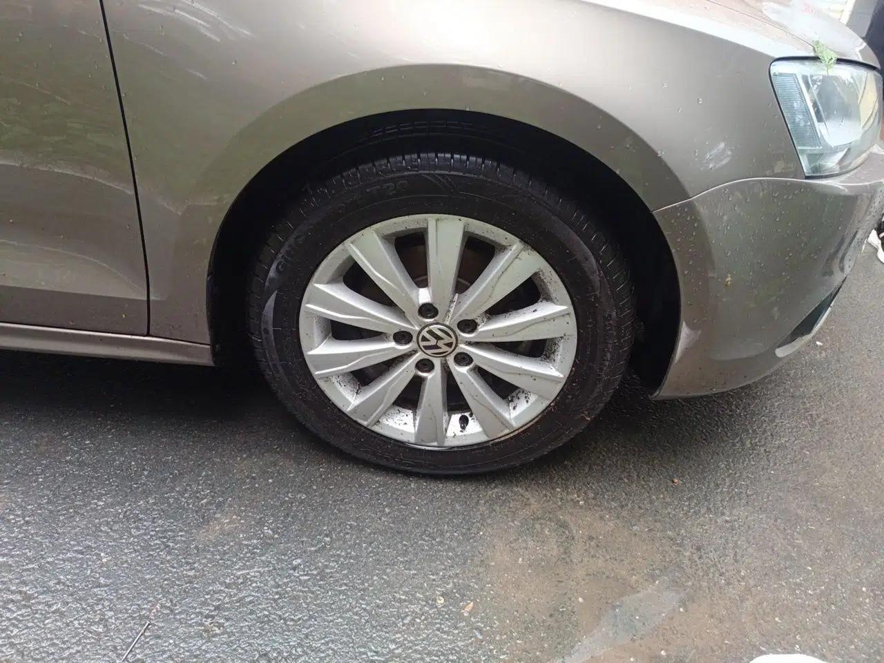 Volkswagen Sagitar 2014 1.6L Manual Comfort Model — миниатюра 8