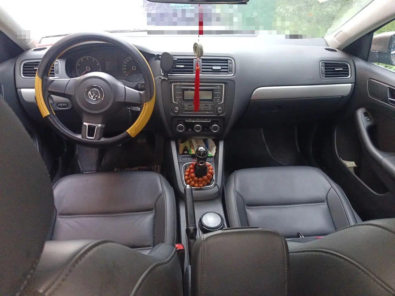 Volkswagen Sagitar 2014 1.6L Manual Comfort Model — миниатюра 9
