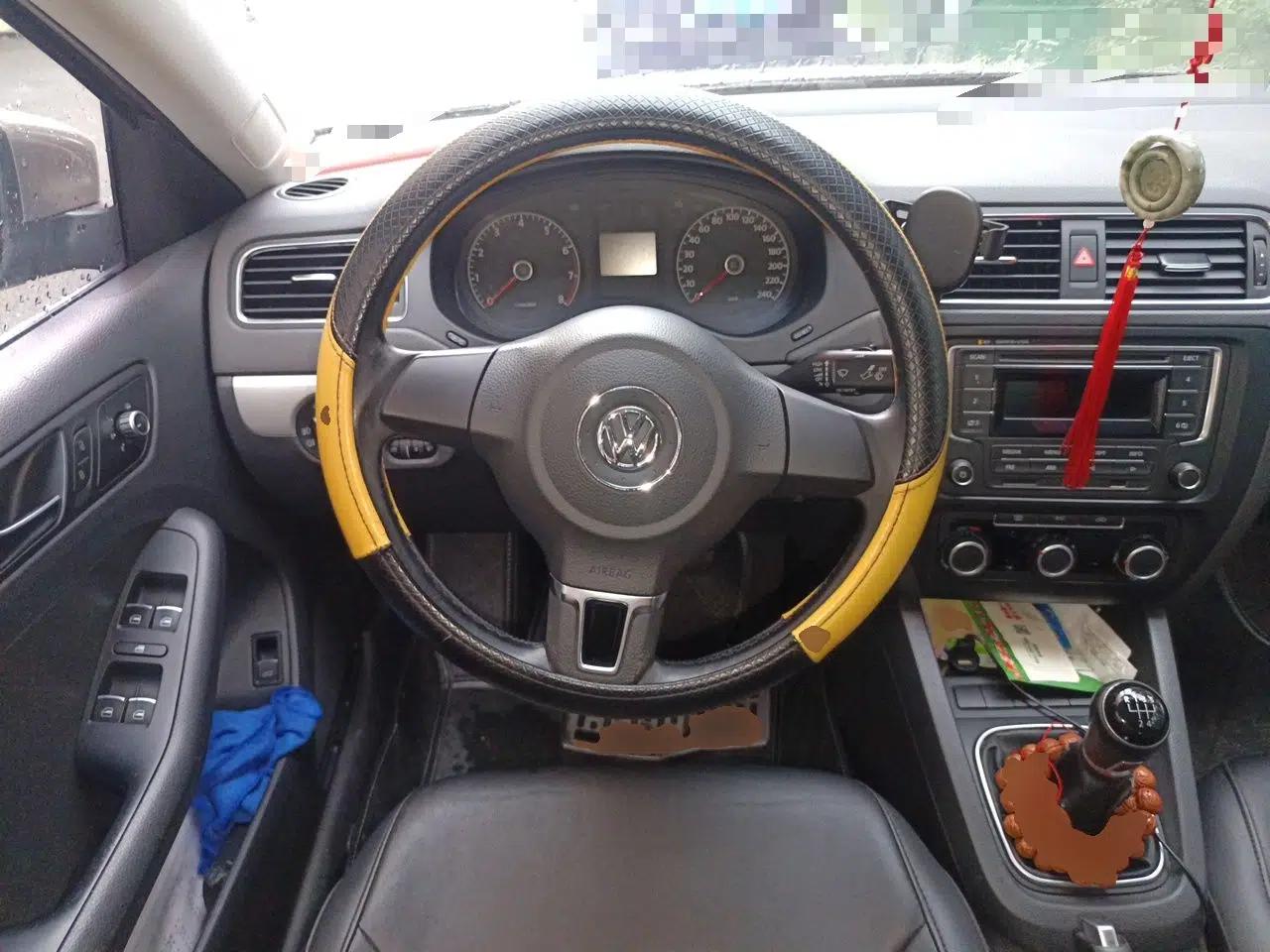 Volkswagen Sagitar 2014 1.6L Manual Comfort Model — миниатюра 10