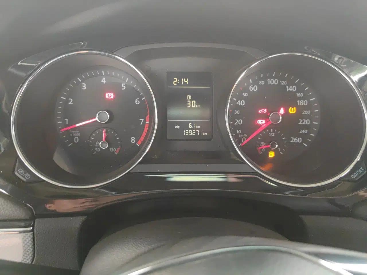 Volkswagen Sagitar 2017 230TSI Manual Comfort Model — миниатюра 11