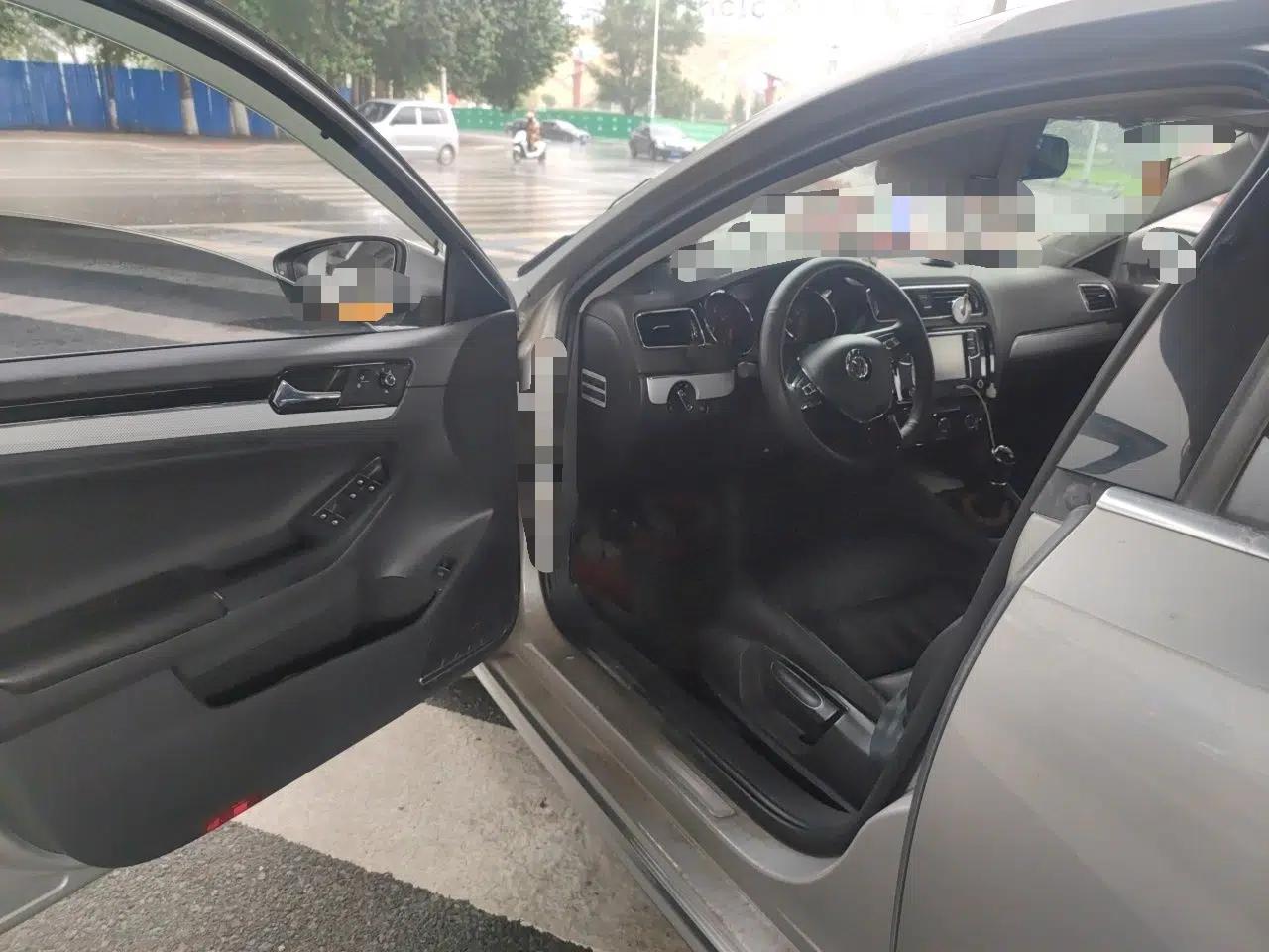 Volkswagen Sagitar 2017 230TSI Manual Comfort Model — миниатюра 16