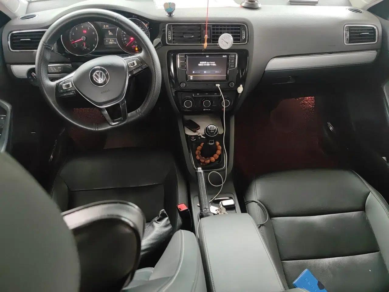 Volkswagen Sagitar 2017 230TSI Manual Comfort Model — миниатюра 9