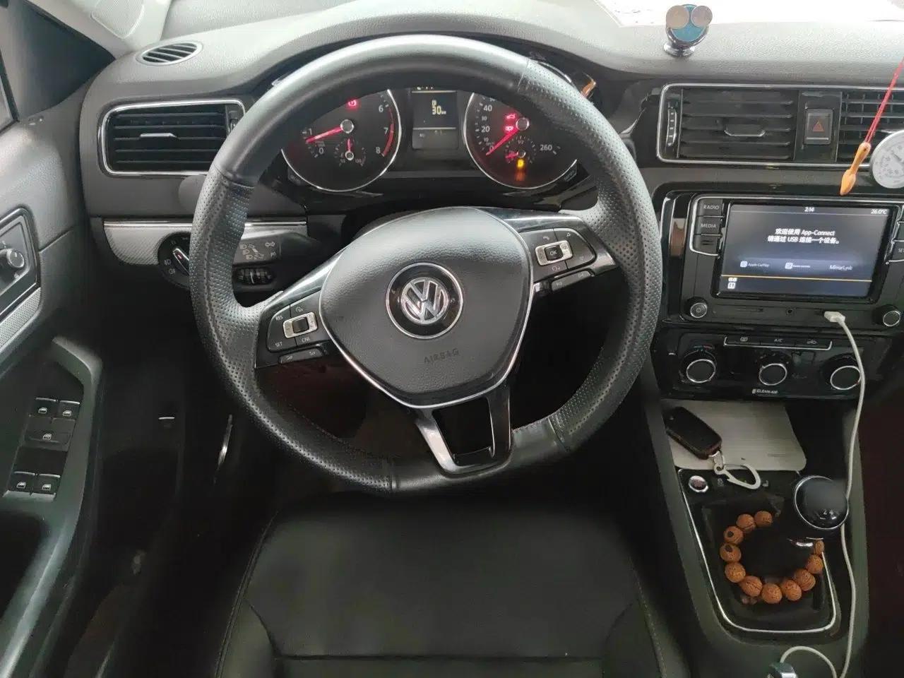 Volkswagen Sagitar 2017 230TSI Manual Comfort Model — миниатюра 10