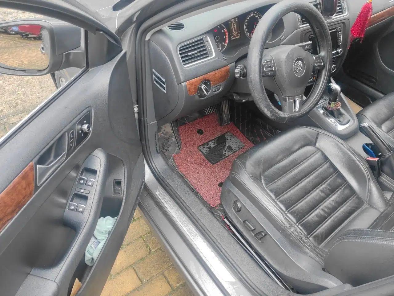 Volkswagen Sagitar 2012 1.4TSI Automatic Flagship Edition — миниатюра 16
