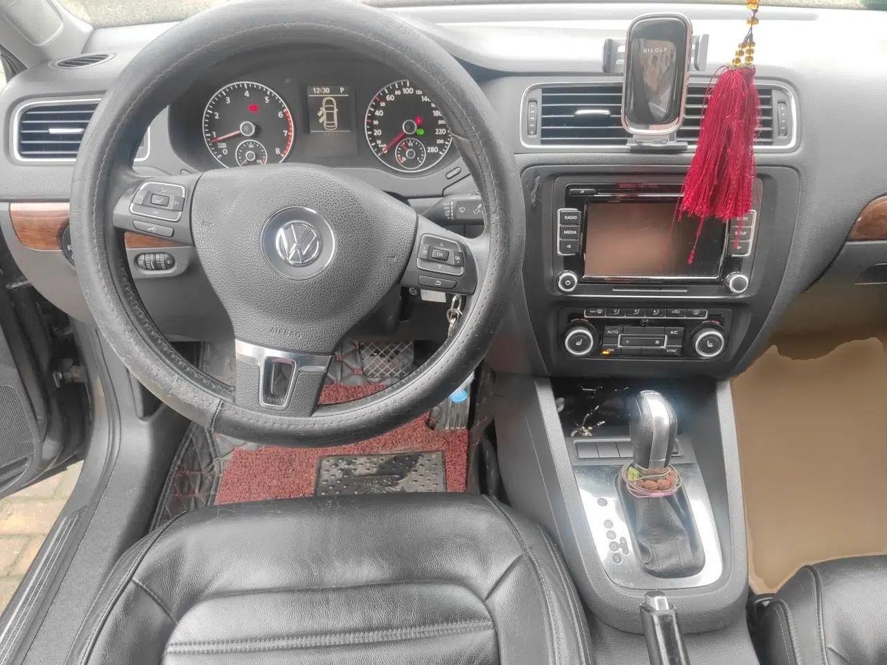 Volkswagen Sagitar 2012 1.4TSI Automatic Flagship Edition — миниатюра 10