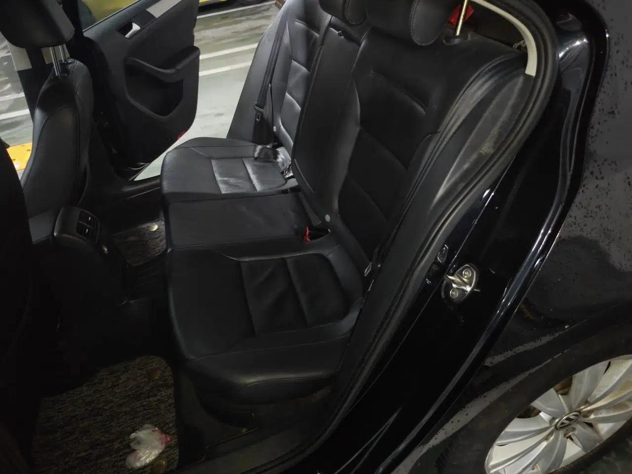 Volkswagen Sagitar 2014 1.6L Manual Comfort Model — миниатюра 17