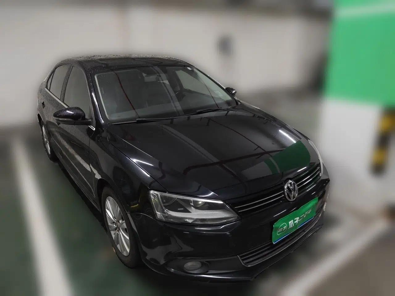 Volkswagen Sagitar 2014 1.6L Manual Comfort Model — миниатюра 3