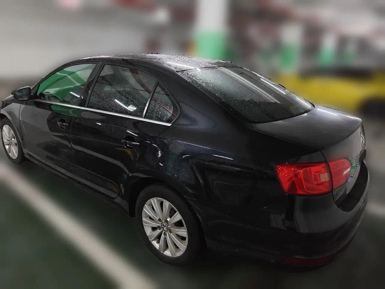 Volkswagen Sagitar 2014 1.6L Manual Comfort Model — миниатюра 4