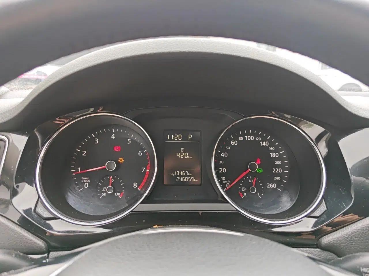 Volkswagen Sagitar 2015 230TSI Automatic Comfort Version — миниатюра 11