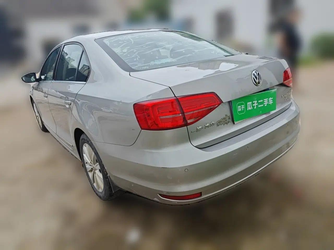 Volkswagen Sagitar 2015 230TSI Automatic Comfort Version — миниатюра 4