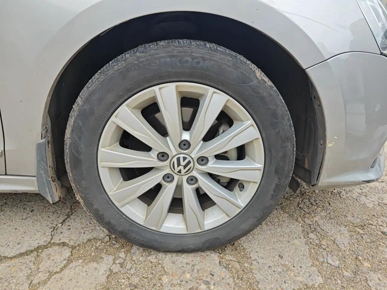 Volkswagen Sagitar 2015 230TSI Automatic Comfort Version — миниатюра 8