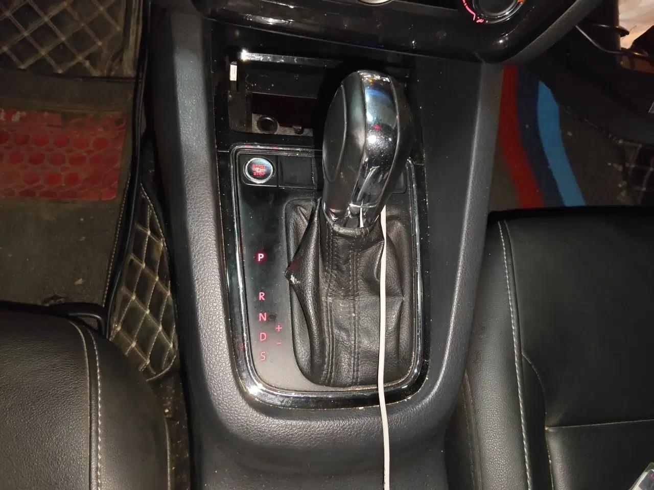 Volkswagen Sagitar 2017 180TSI Automatic Leading Model — миниатюра 14