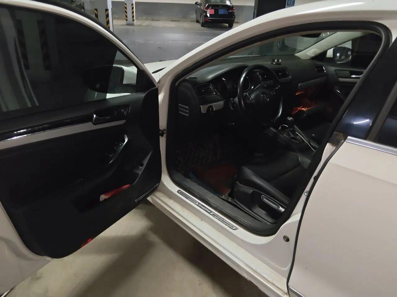 Volkswagen Sagitar 2017 180TSI Automatic Leading Model — миниатюра 16