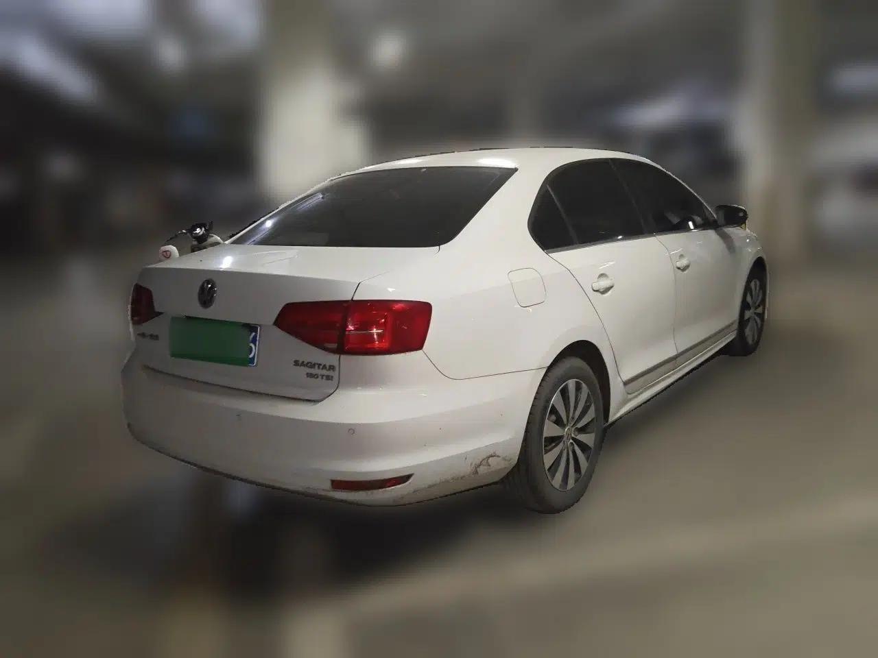 Volkswagen Sagitar 2017 180TSI Automatic Leading Model — миниатюра 6